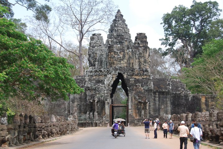 Jedna z pěti bran Angkor Thomu
