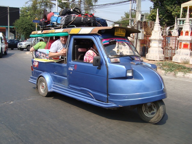 Tímto krásným vozítkem se svezeme při návštěvě chrámů bývalého hlavního města Siamu - dnešního Thajska - Ayutthaya