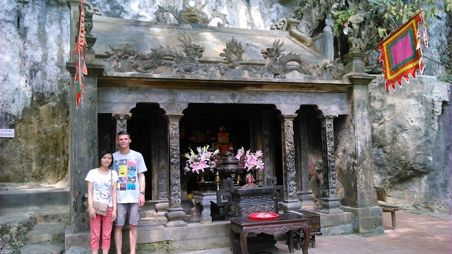 U chrámu v Ninh Bình .