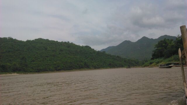 Řeka Mekong.Dává obživu místním - rybolov, sůl, zlato,...